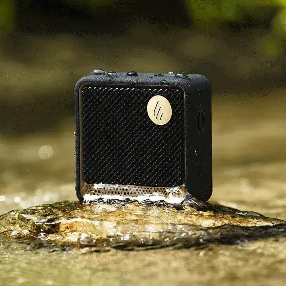 Edifier ES20 Bluetooth Lautsprecher, Creme - RGB-Ambientebeleuchtung, bis zu 15h Akku, wasserdicht IP67