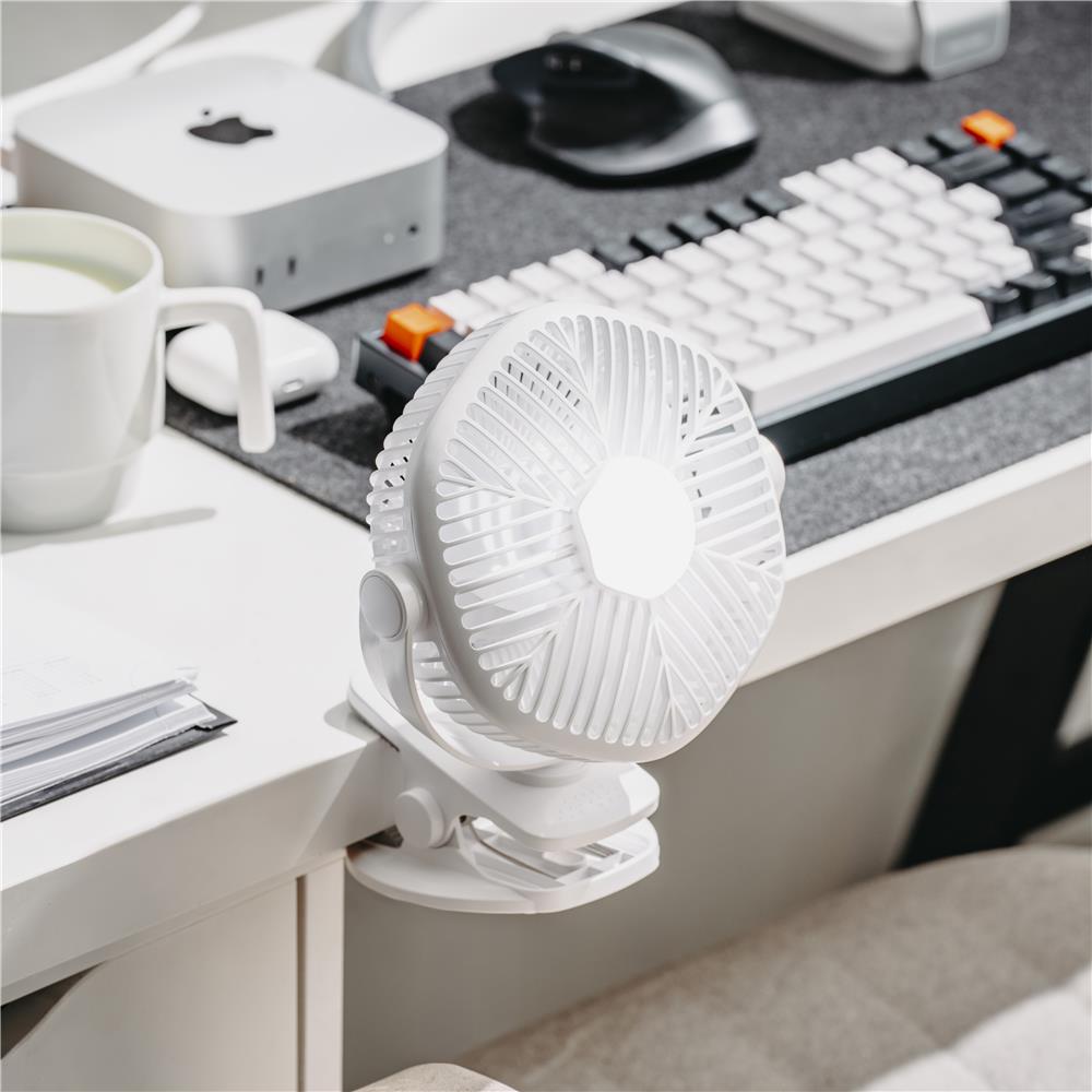 Adler AD 7335 Akku Ventilator mit LED Licht und Drehfunktion Weiß