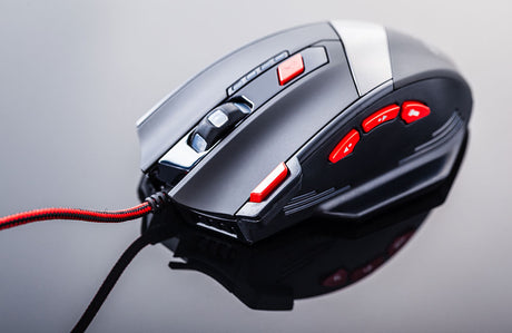 Gaming-Maus mit roten Tasten