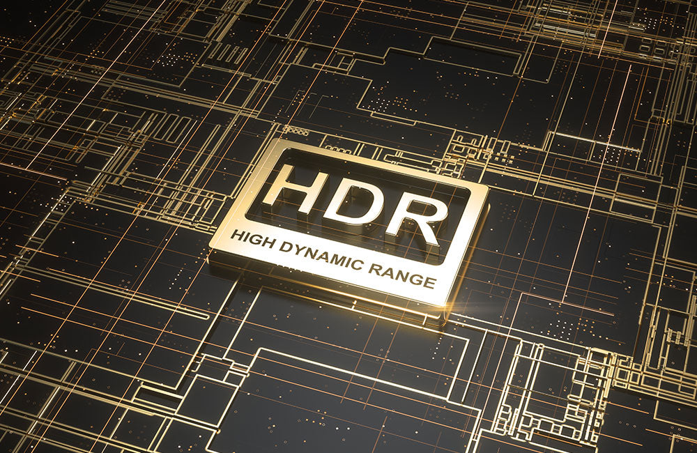 HDR High Dynamic Range Symbol auf abstrakter elektronischer Platine.