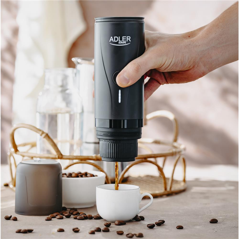 Adler AD 4400 tragbare elektrische Espressomaschine mit Wasserheizfunktion, 20 Bar, Akku