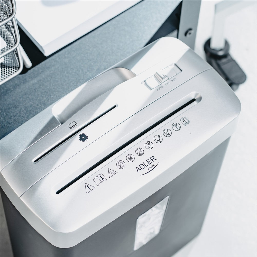 Adler AD 1037 Aktenvernichter P-4, Dokumentenschredder für Büro und Homeoffice, 6 Blatt A4, 13 L Behälter, Kreditkarten, CD/DVD, Rücklauf, Schwarz Silber