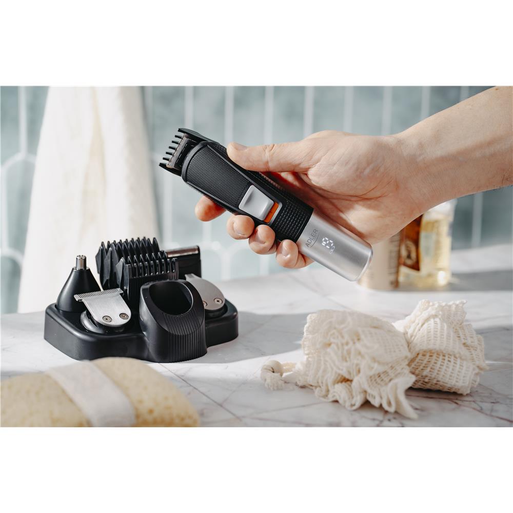 Adler AD 2943 5-in-1 Pflegeset mit Ladestation Rasierer Trimmer LED Anzeige schwarz