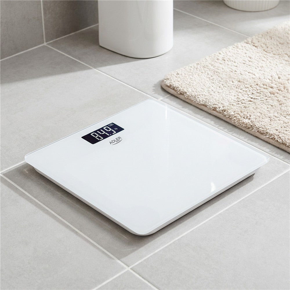 Adler AD 8194W Personenwaage Digital bis 180 kg, USB-C Akku Waage mit LCD Display, 100 g Genauigkeit, Glaswaage für Bad & Körpergewicht, Weiß