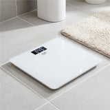 Adler AD 8194W Personenwaage Digital bis 180 kg, USB-C Akku Waage mit LCD Display, 100 g Genauigkeit, Glaswaage für Bad & Körpergewicht, Weiß