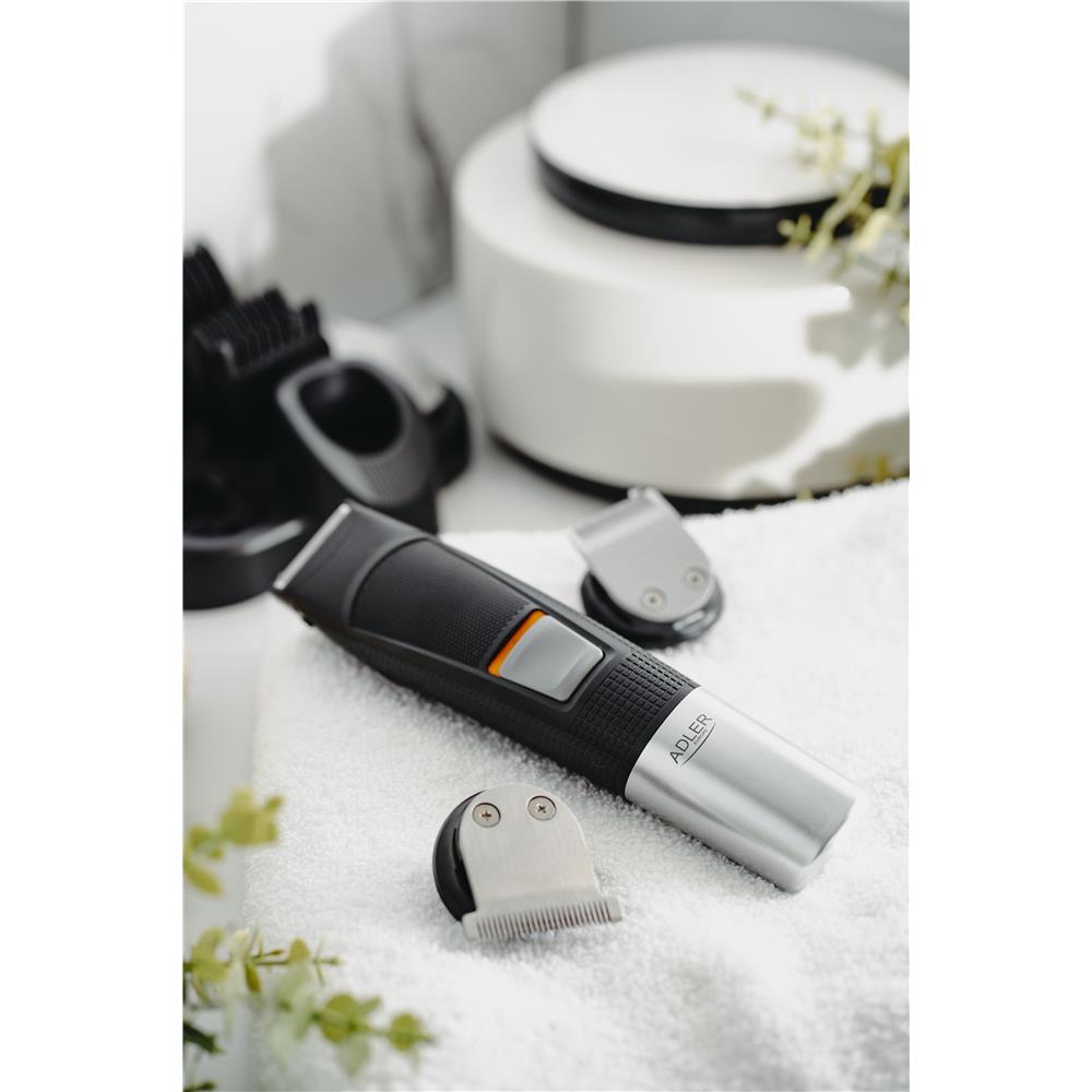 Adler AD 2943 5-in-1 Pflegeset mit Ladestation Rasierer Trimmer LED Anzeige schwarz