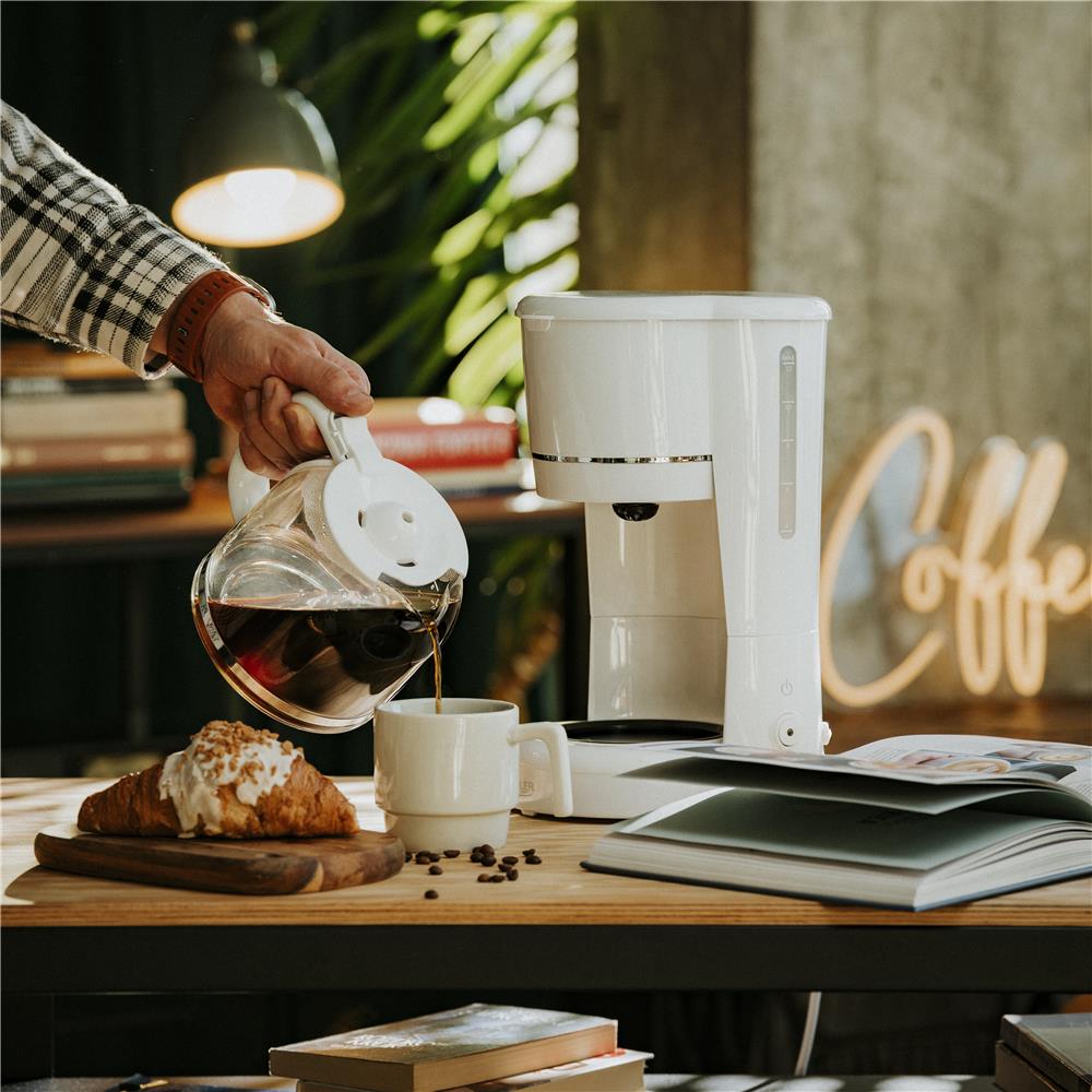 Adler AD 4383 Filterkaffeemaschine 1,5 L Weiß Warmhaltefunktion herausnehmbarer Nylonfilter