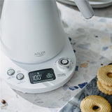 Adler AD 1349 Schwanenhals-Wasserkocher 1 L, elektrischer Schwanenhalskessel mit LED-Display, Temperaturregelung 40-100 °C, Warmhaltefunktion, 360° Basis, Weiß/Silber