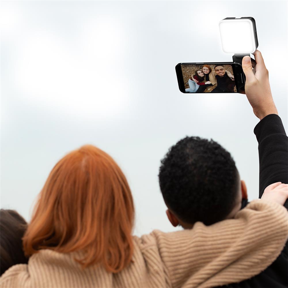 LogiLink Magnetischer Smartphone-Griff mit LED-Licht & BT5.2 Kameraauslöser – MagSafe-kompatibel