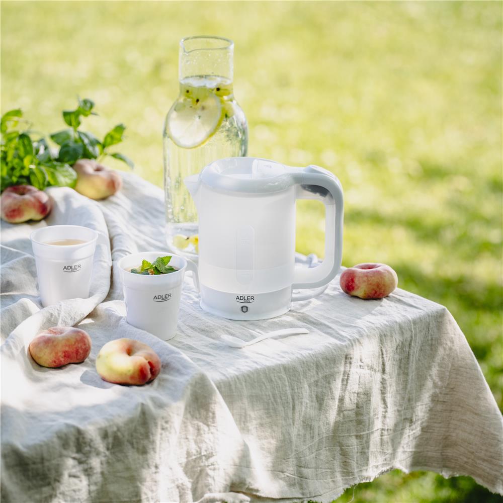 Adler AD 1381 Elektrischer Reisewasserkocher, 0,5 L, inkl. Tassen & Löffel, für Reisen & Camping